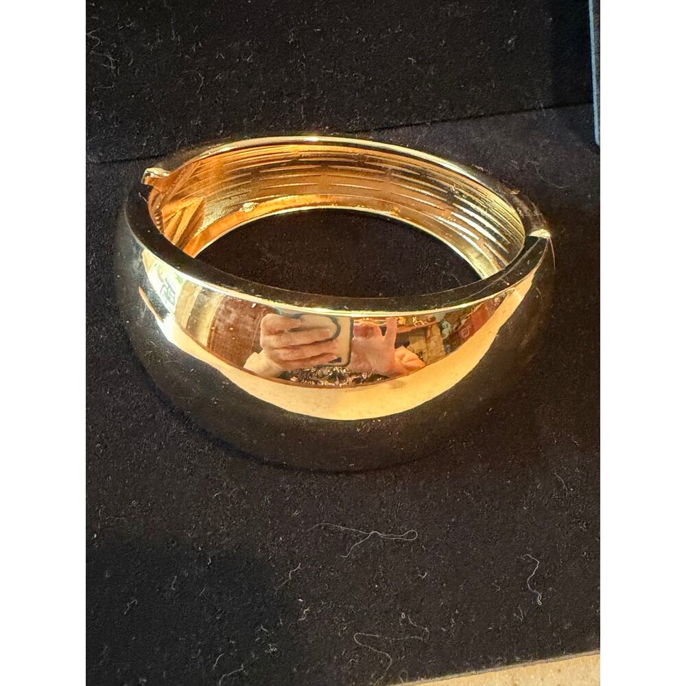Wide polished gold hinged bracelet a bold, high-polish curved surface 7.5”
